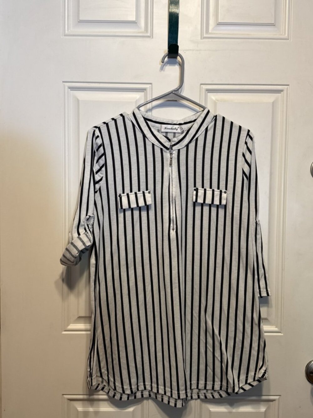 NINEDAILY WHITE and BLACK  BLOUSE, SIZE XL